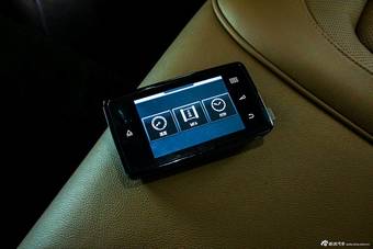 2014款辉腾3.0L自动商务型到店实拍