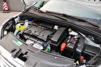 2014款标致2008 1.6L手动时尚版