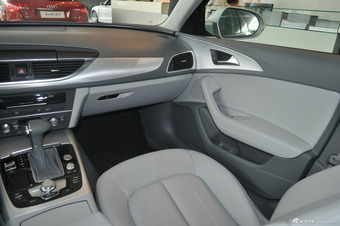 2012款奥迪A6L 2.0L TFSI手自一体舒适型