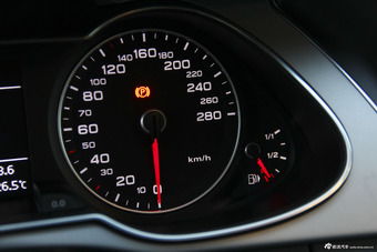 2016款奥迪A4L 35TFSI自动标准型