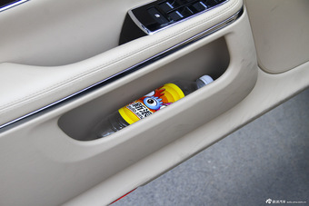 2015款捷豹XJL 2.0T两驱典雅商务版