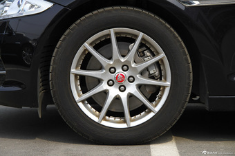 2015款捷豹XJL 2.0T两驱典雅商务版