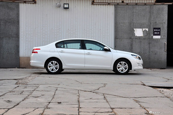 2014款标致408 1.8L手动领先版