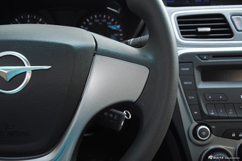 2015款海马福美来1.6L手动风尚型