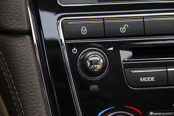 2015款捷豹XJL 2.0T两驱典雅商务版