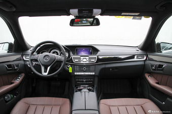 2015款奔驰E320L 3.0T自动运动轿车图片