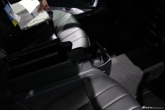 2014款奔驰E级内饰