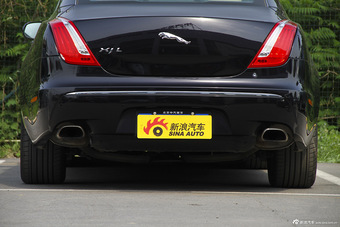 2015款捷豹XJL 2.0T两驱典雅商务版