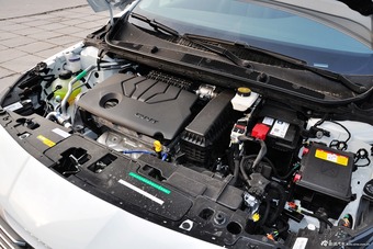 2014款标致408 1.8L手动领先版