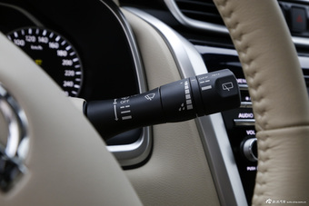 2015款楼兰 2.5L自动S/C HEV XV四驱混动旗舰版