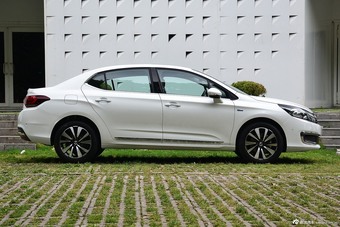 2016款雪铁龙C4L 1.6T自动旗舰型