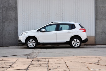 2014款标致2008 1.6L手动时尚版