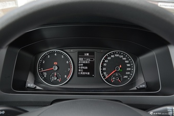 2016款凯路威2.0T自动四驱舒适版9座