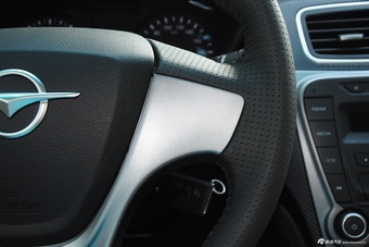 2015款海马福美来1.6L自动品尚型