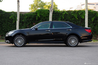 2015款皇冠2.0T自动尊享版