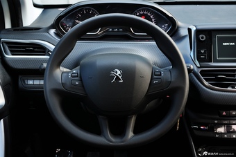 2014款标致2008 1.6L手动时尚版