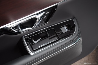 2015款捷豹XJL2.0T两驱典雅商务80周年典藏版