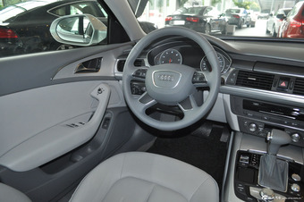 2012款奥迪A6L 2.0L TFSI手自一体舒适型