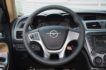 2015款海马福美来1.6L手动智尚型