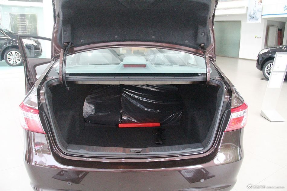 2013款纳智捷 5 Sedan 1.8T 旗舰型