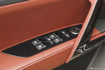 2015款众泰T600 2.0T手动尊贵型