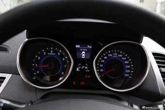 2015款朗动1.6L自动尊贵型