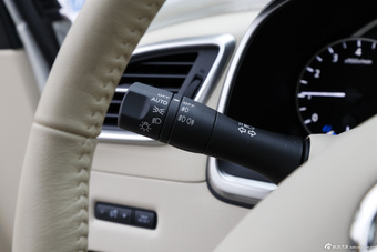 2015款楼兰 2.5L自动S/C HEV XV四驱混动旗舰版