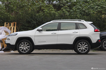 2016款自由光2.4L自动优越版