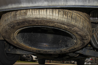 2015款索兰托L 2.4L自动汽油四驱精英版 7座 国5