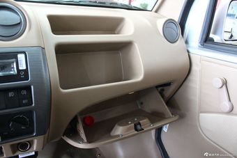 2012款小康K17座椅空间