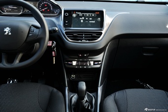 2014款标致2008 1.6L手动时尚版