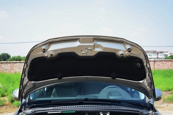 2016款标致3008 1.6THP自动至尚版