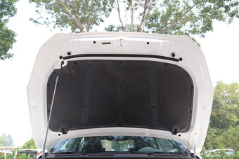 2016款奔腾B70 1.8T自动运动尊贵型