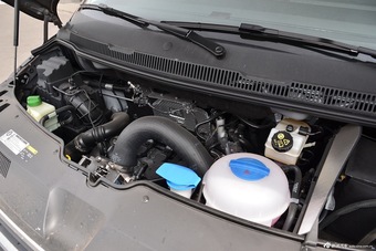 2016款凯路威2.0T自动四驱舒适版9座