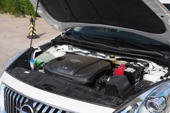 2015款海马福美来1.6L自动品尚型