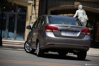 2013款北京汽车E系列三厢版