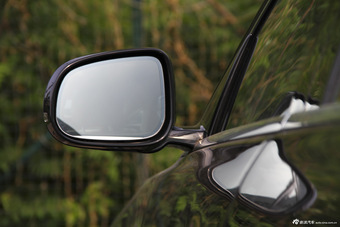 2015款捷豹XJL 2.0T两驱典雅商务版