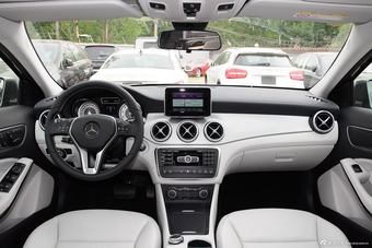 2015款 奔驰GLA220 2.0T自动4MATIC 时尚型图片
