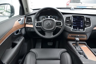 2016款沃尔沃XC90升级版 2.0T自动 T6智尊版