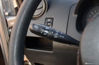 2015款小康K01 1.0L手动2.7m瓦楞货箱车型