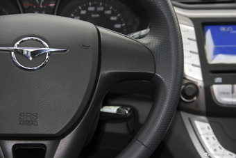 2015款海马M3 1.5L手动精英天窗版