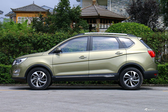 2015款 宝骏560 1.8L手动豪华型