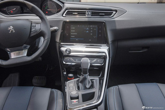 2016款标致308 1.6T自动尊贵版