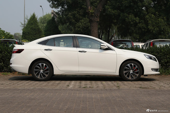 2016款奔腾B70 1.8T自动运动尊贵型