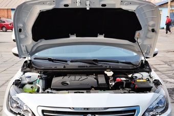 2014款标致408 1.8L手动领先版