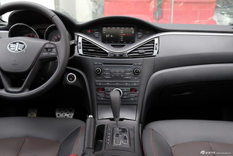 2016款奔腾B70 1.8T自动运动尊贵型