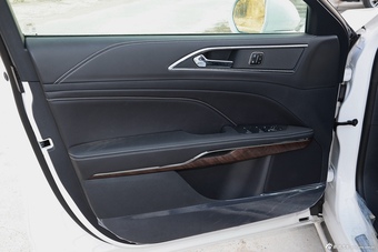 2015款金牛座2.7T自动旗舰型