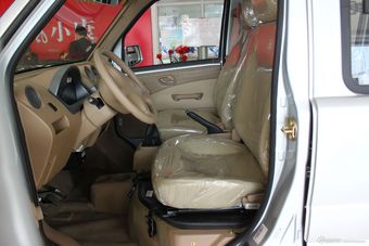 2012款小康K17座椅空间