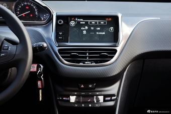 2014款标致2008 1.6L手动时尚版