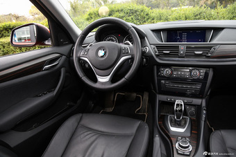 2015款宝马X1 2.0T自动xDrive20i X套装晋级版